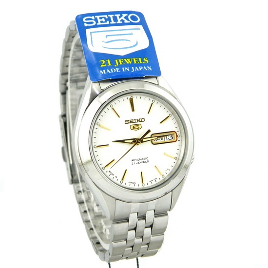 Seiko 5 textured white dial men’s wrist watch  in the manner of day and  